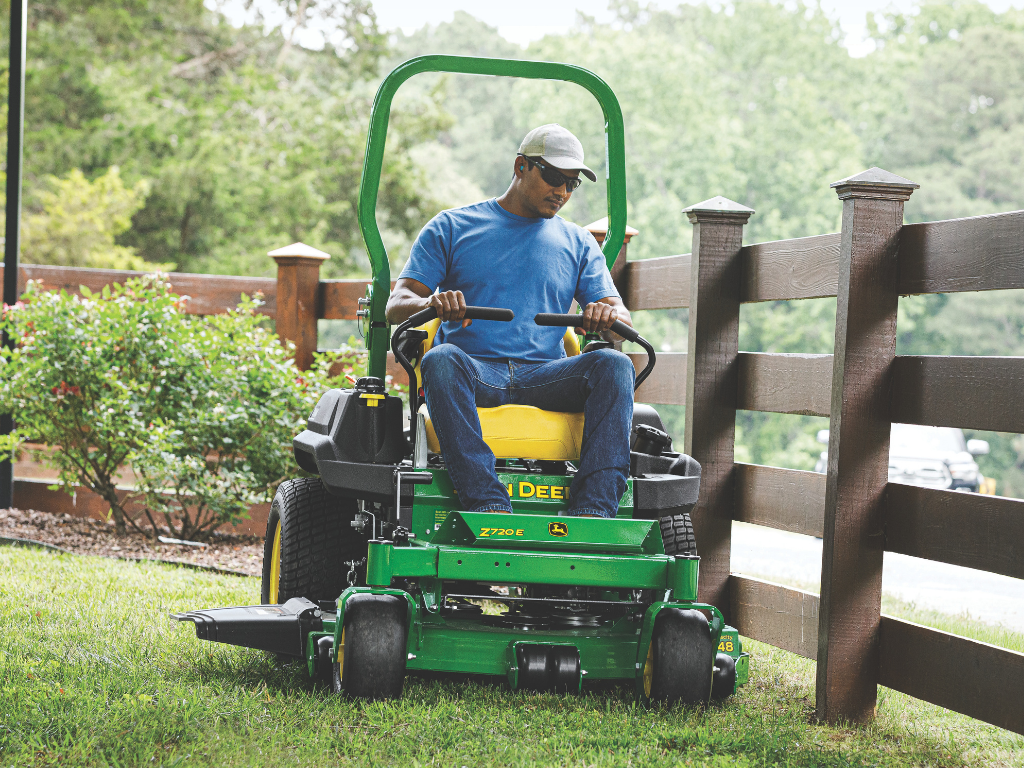 Z700 SERIES ZERO TURN MOWERS