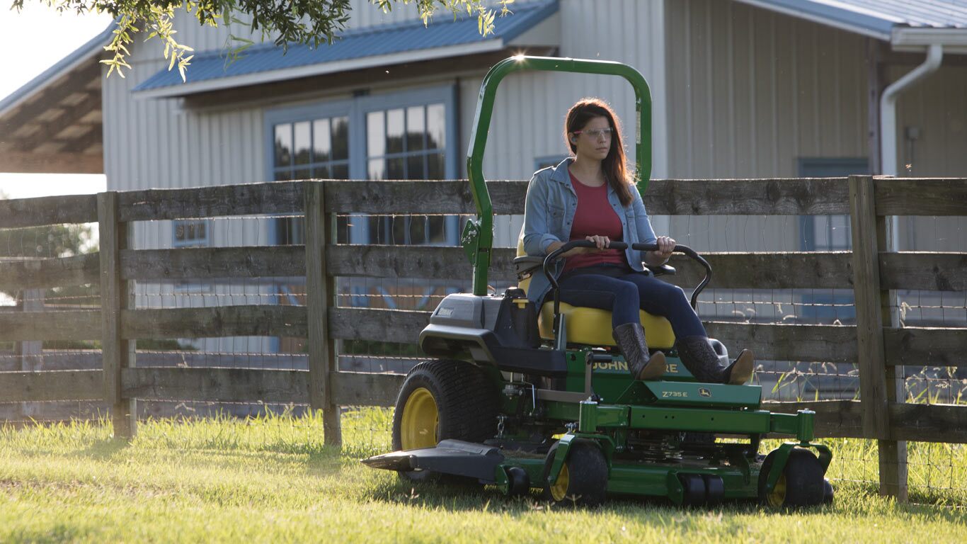 Z700 SERIES ZERO TURN MOWERS